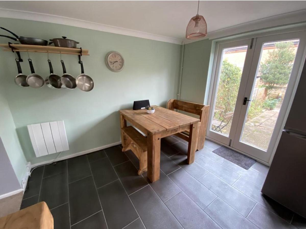 Charming Town Centre Character Cottage With Parking สโตว์มาร์เก็ต ภายนอก รูปภาพ