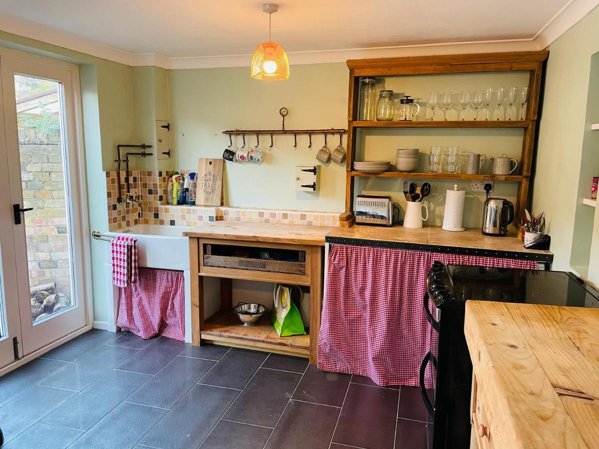 Charming Town Centre Character Cottage With Parking สโตว์มาร์เก็ต ภายนอก รูปภาพ